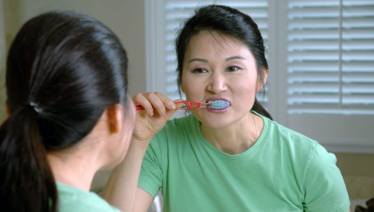 Lavare i denti richiede attenzione, fate sempre questa cosa