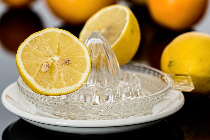 Con il succo di limone si può lavare a secco