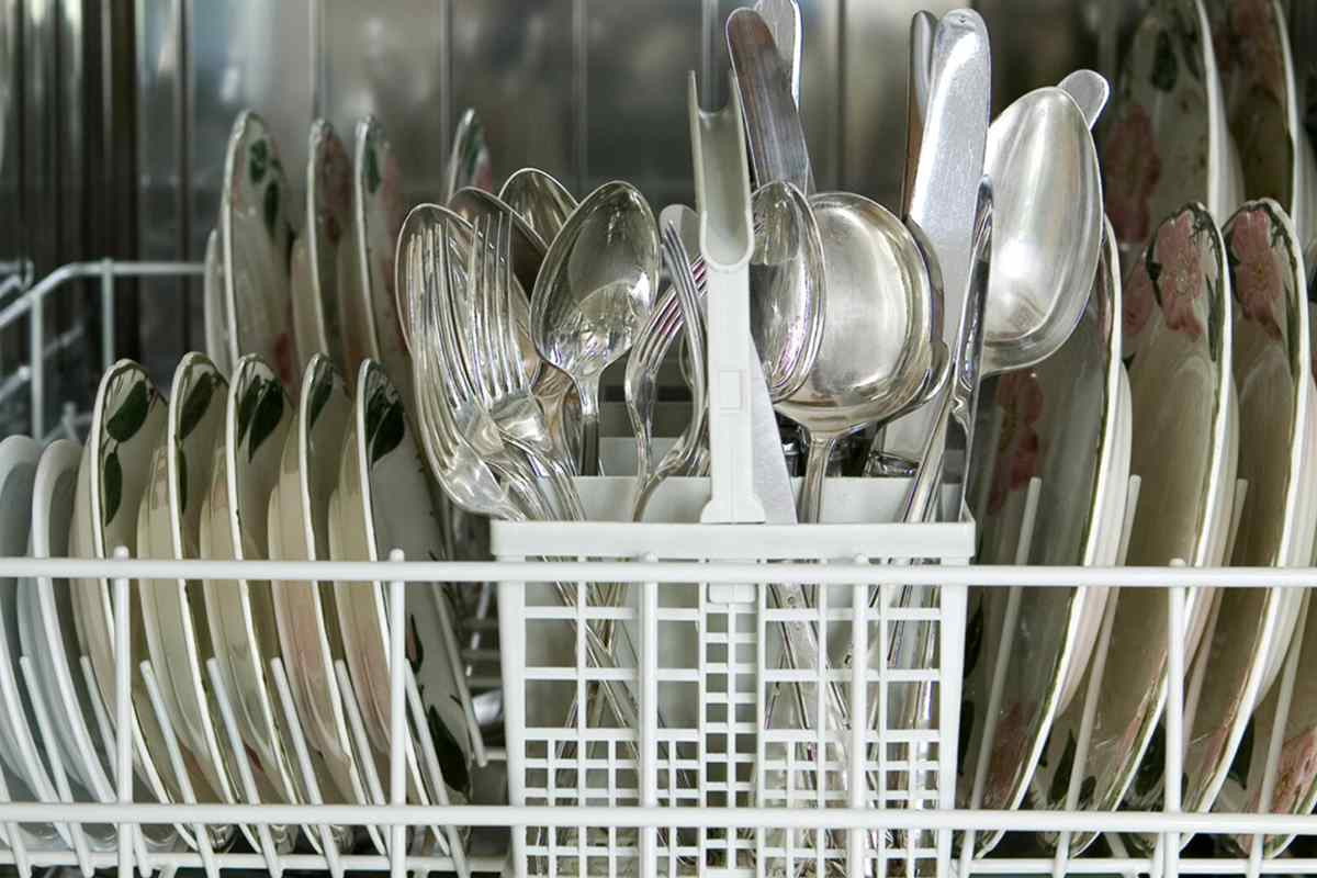 Asciugare i piatti in lavastoviglie