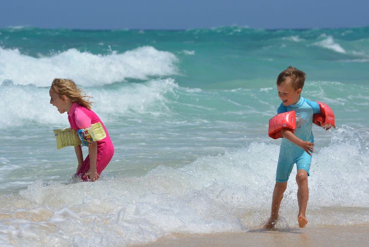 Bambini in spiaggia