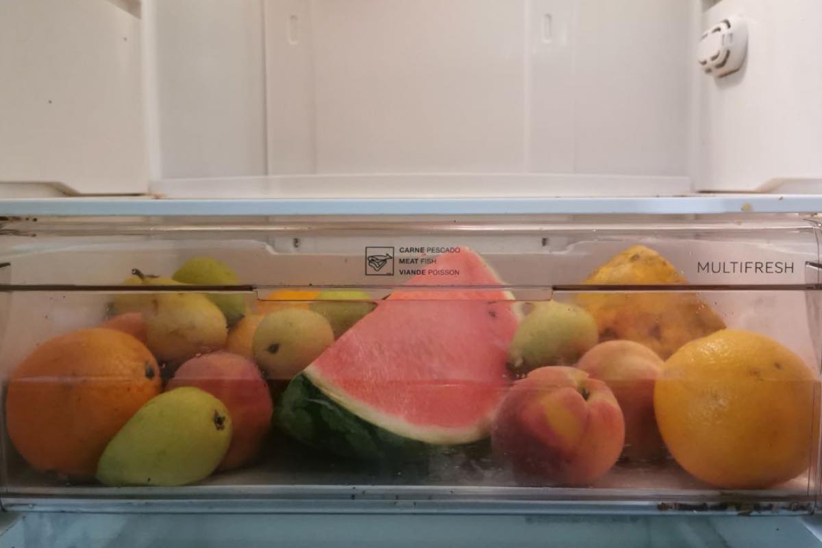 Frutta conservata in frigorifero